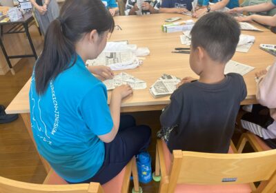 新聞紙でスリッパ作り